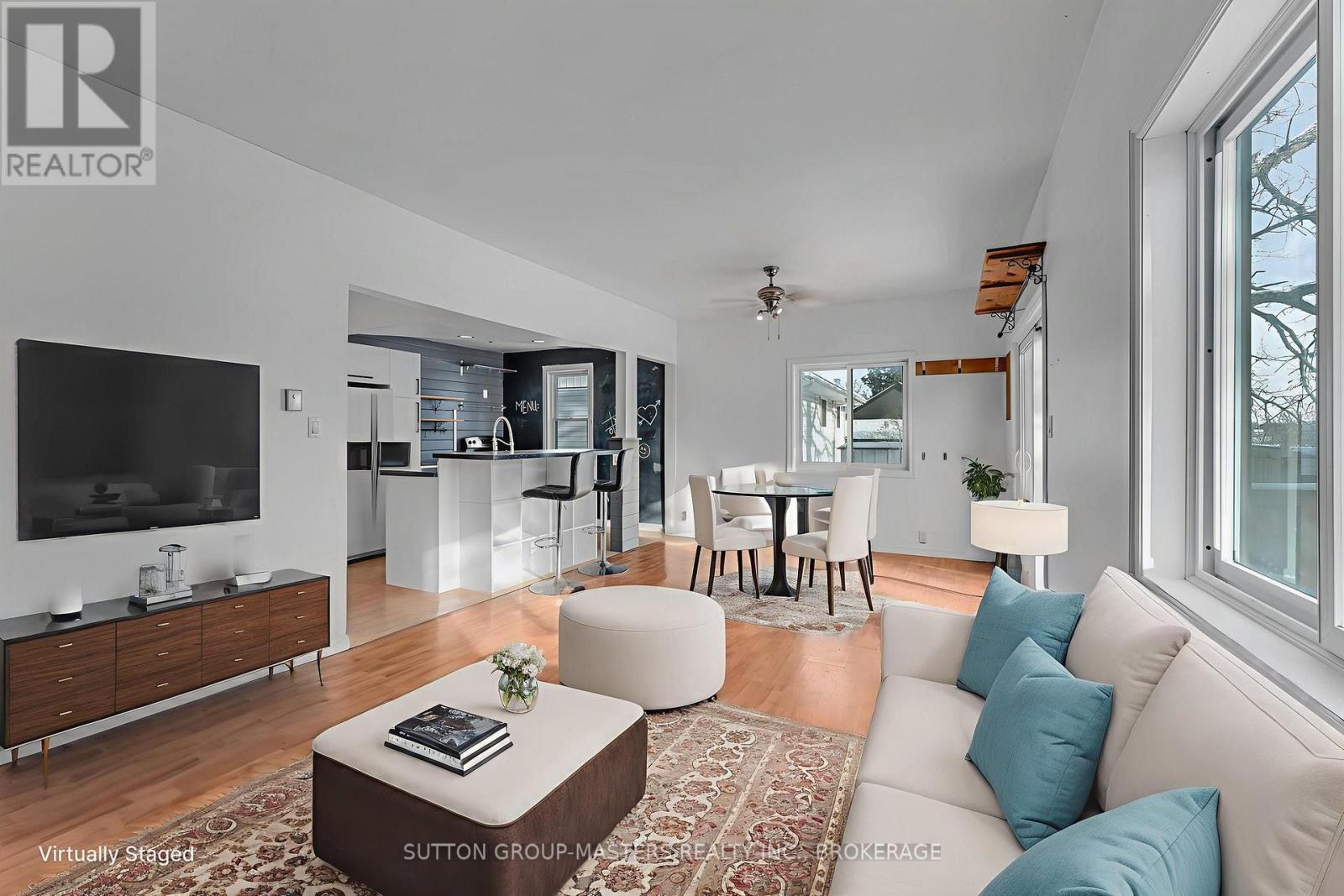 18 Greer Street, Kingston (Rideau), ON - Indoor Photo Showing Living Room