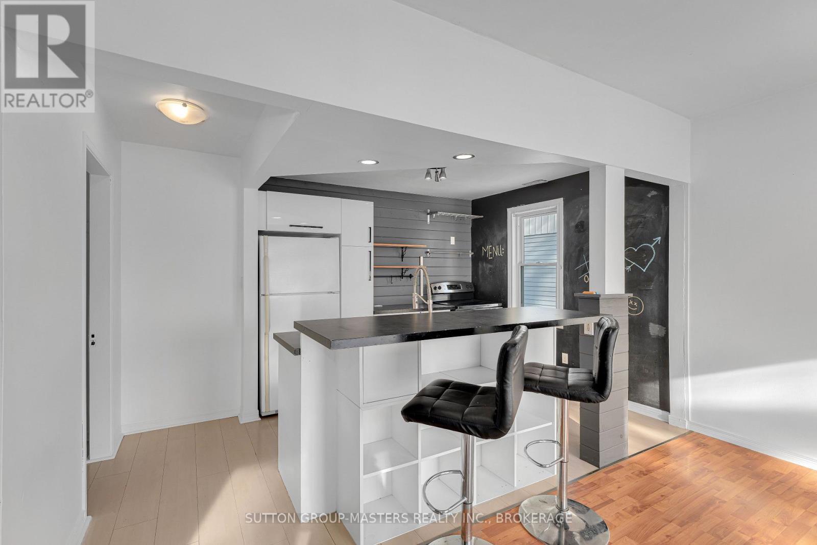 18 Greer Street, Kingston (Rideau), ON - Indoor