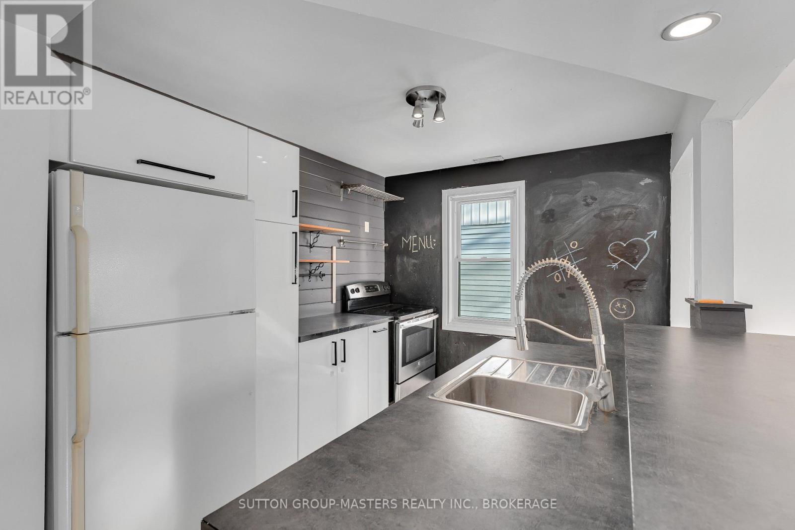 18 Greer Street, Kingston (Rideau), ON - Indoor Photo Showing Kitchen