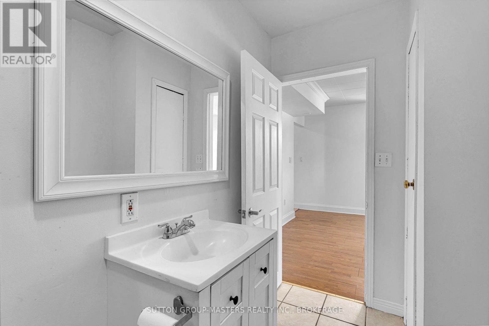 18 Greer Street, Kingston (Rideau), ON - Indoor Photo Showing Bathroom