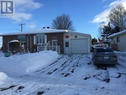 4 Albert ST Elliot Lake, ON P5A 2Y8