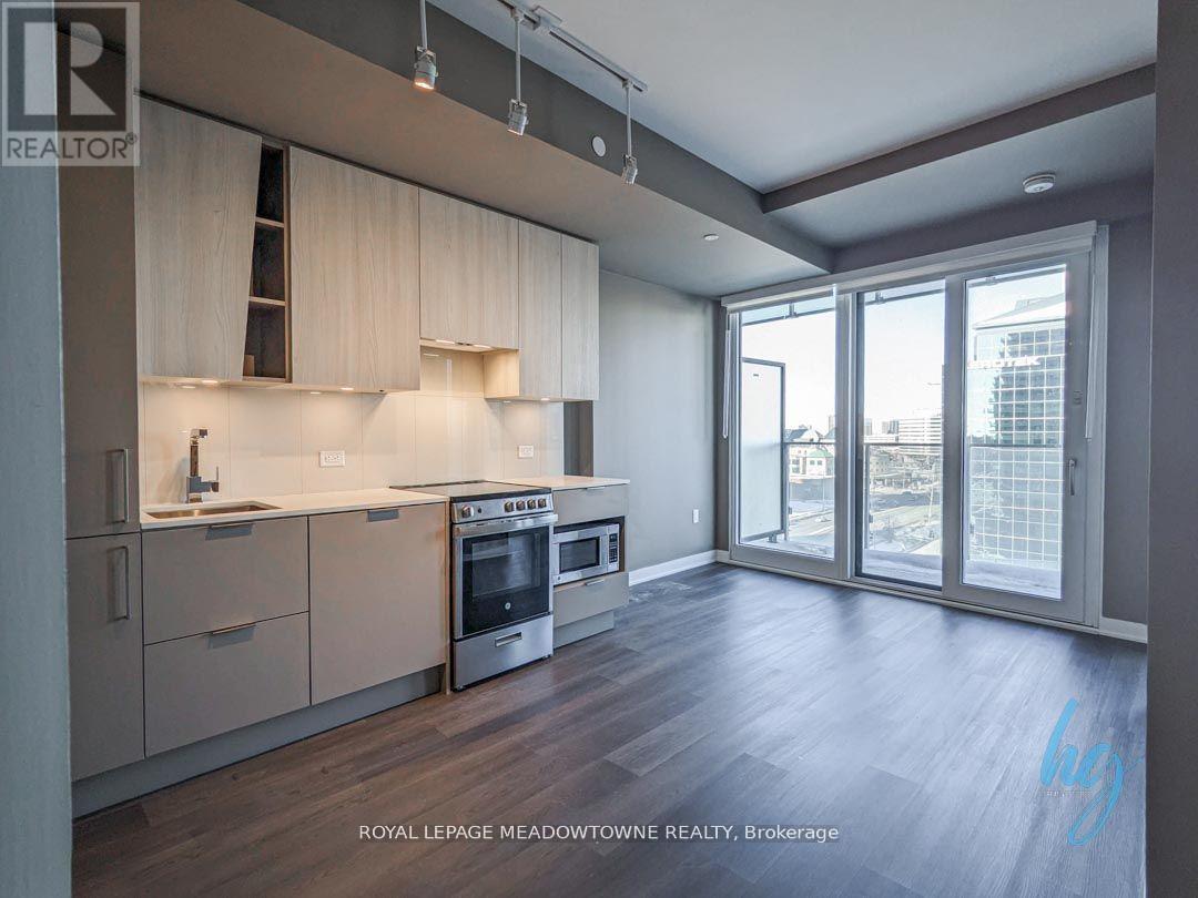 702 - 3900 Confederation Parkway, Mississauga, ON - Indoor Photo Showing Kitchen