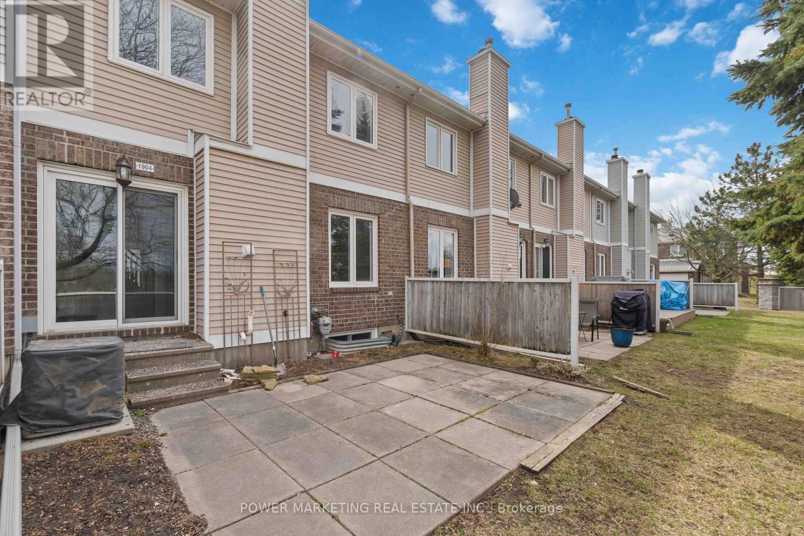 1904 Summerfields Crescent, Ottawa, ON - Outdoor