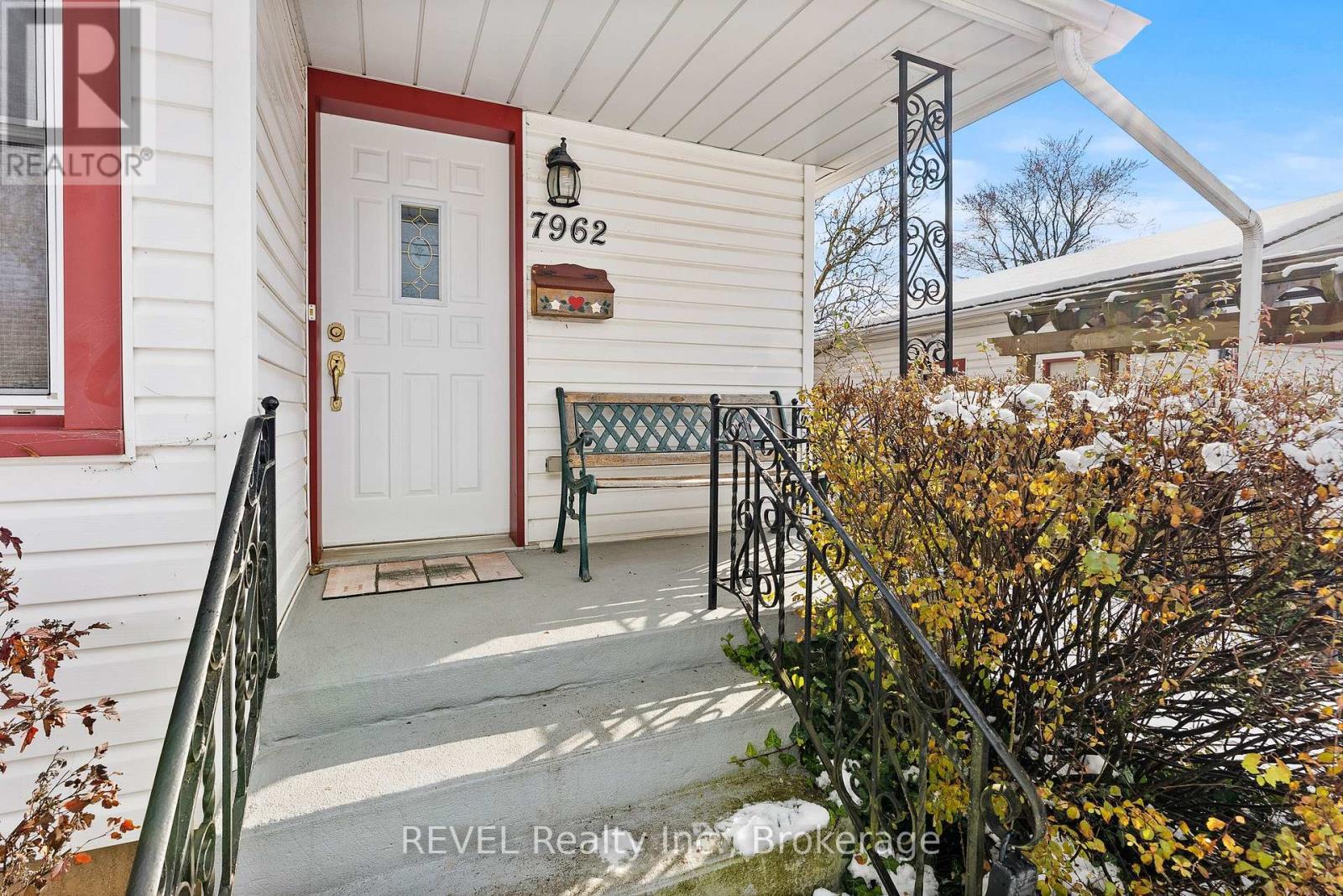 7962 Booth Street, Niagara Falls (Ascot), ON - Outdoor