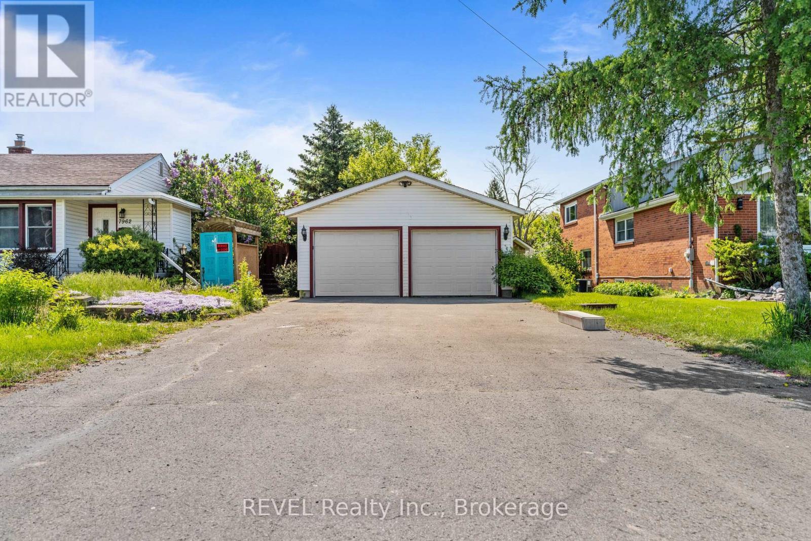 7962 Booth Street, Niagara Falls (Ascot), ON - Outdoor