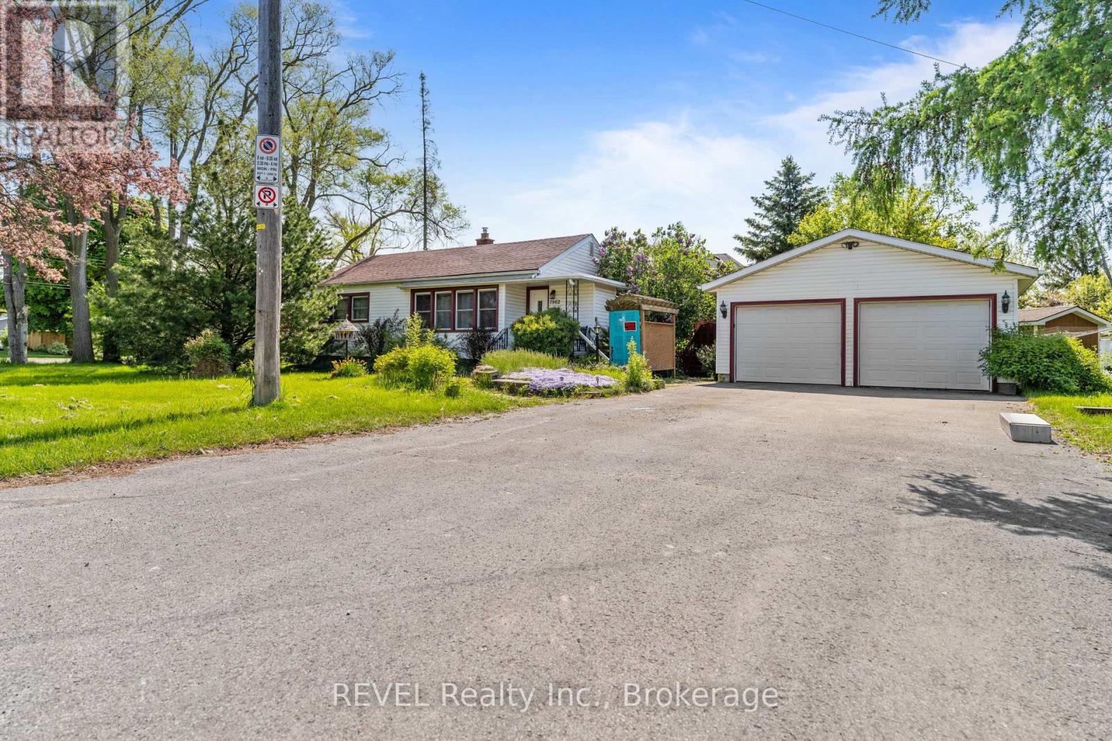 7962 Booth Street, Niagara Falls (Ascot), ON - Outdoor
