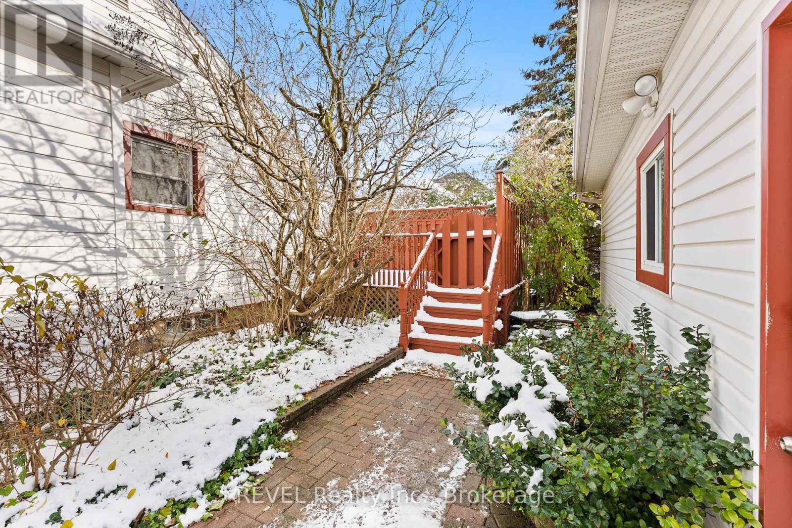 7962 Booth Street, Niagara Falls (Ascot), ON - Outdoor