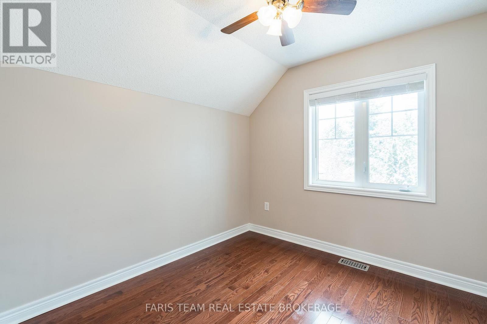 44 Marina Village Drive, Georgian Bay, ON - Indoor Photo Showing Other Room