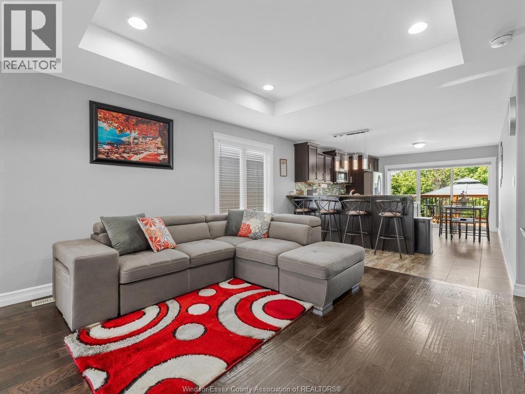 46 Shaw Drive, Amherstburg, ON - Indoor Photo Showing Living Room