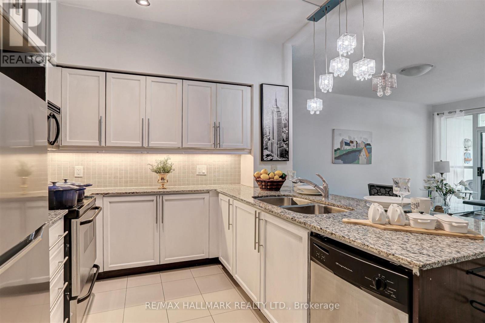 102 - 319 Merton Street, Toronto, ON - Indoor Photo Showing Kitchen With Double Sink