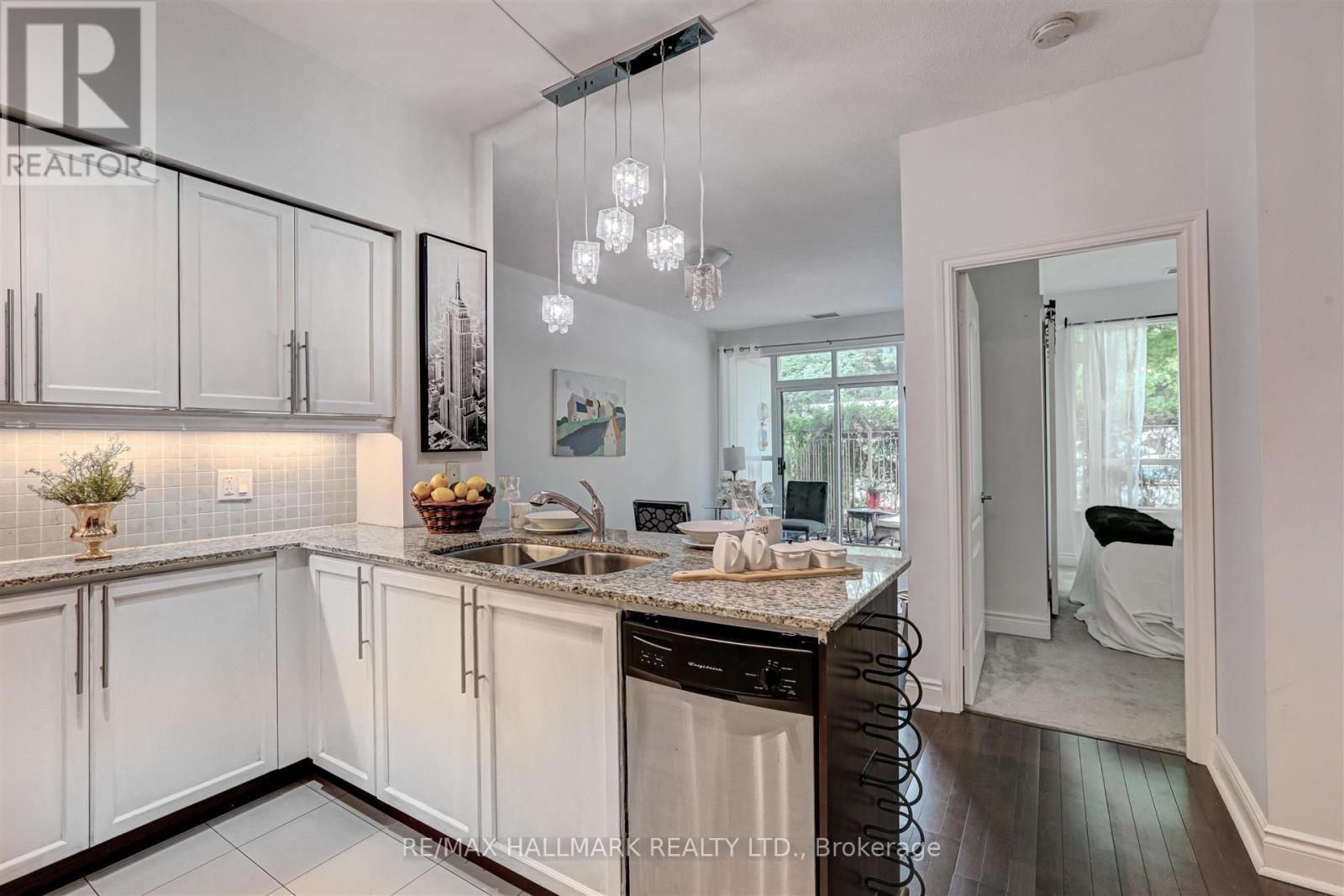 102 - 319 Merton Street, Toronto, ON - Indoor Photo Showing Kitchen With Double Sink