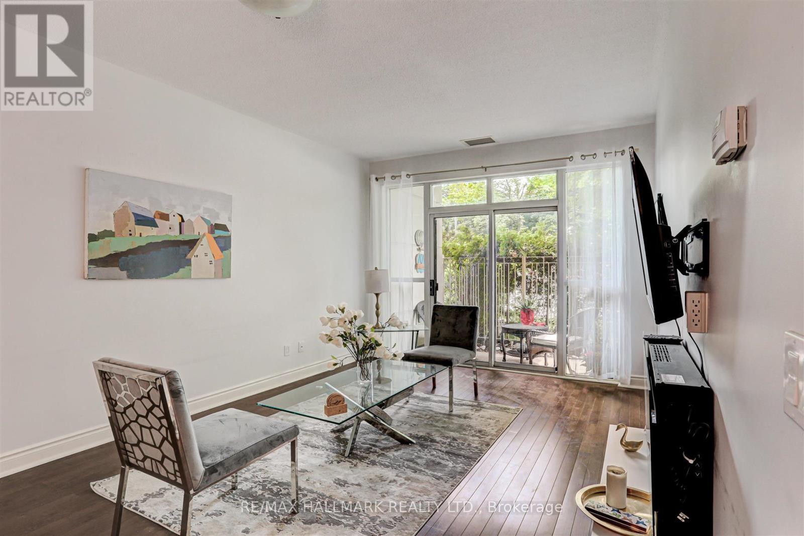 102 - 319 Merton Street, Toronto, ON - Indoor Photo Showing Living Room