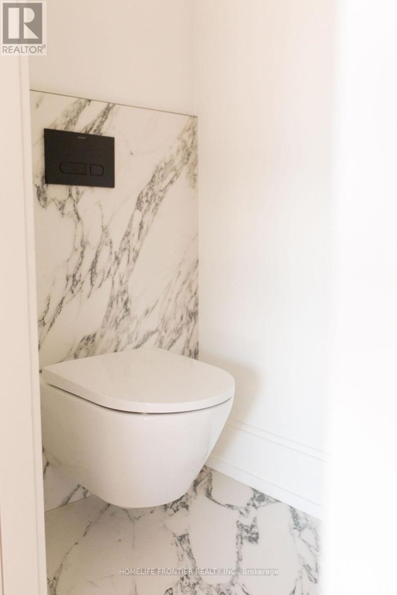 127 Glenvale Boulevard, Toronto, ON - Indoor Photo Showing Bathroom