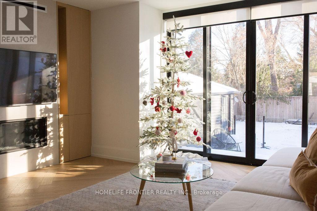 127 Glenvale Boulevard, Toronto, ON - Indoor