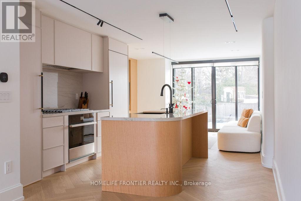 127 Glenvale Boulevard, Toronto, ON - Indoor Photo Showing Kitchen