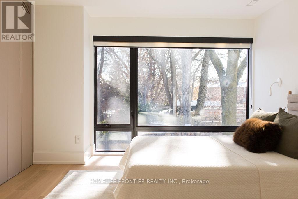 127 Glenvale Boulevard, Toronto, ON - Indoor Photo Showing Other Room