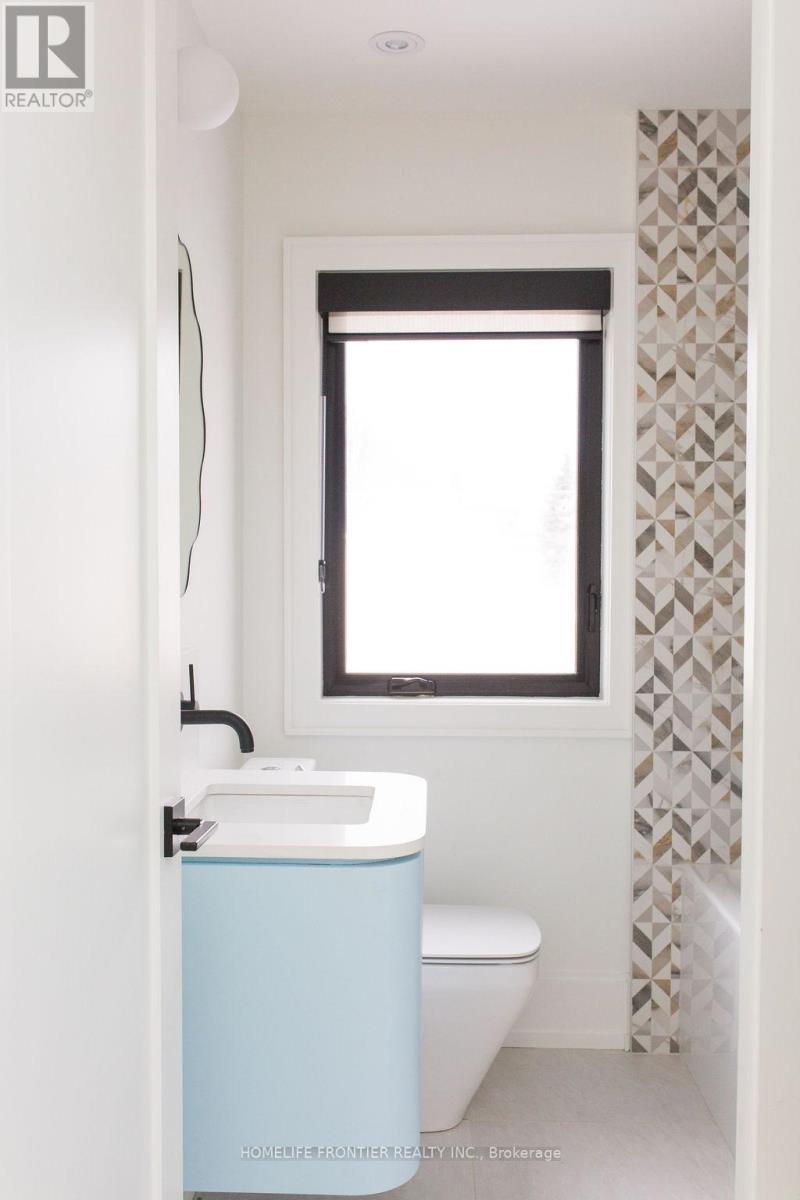 127 Glenvale Boulevard, Toronto, ON - Indoor Photo Showing Bathroom