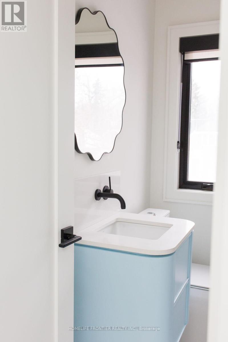 127 Glenvale Boulevard, Toronto, ON - Indoor Photo Showing Bathroom