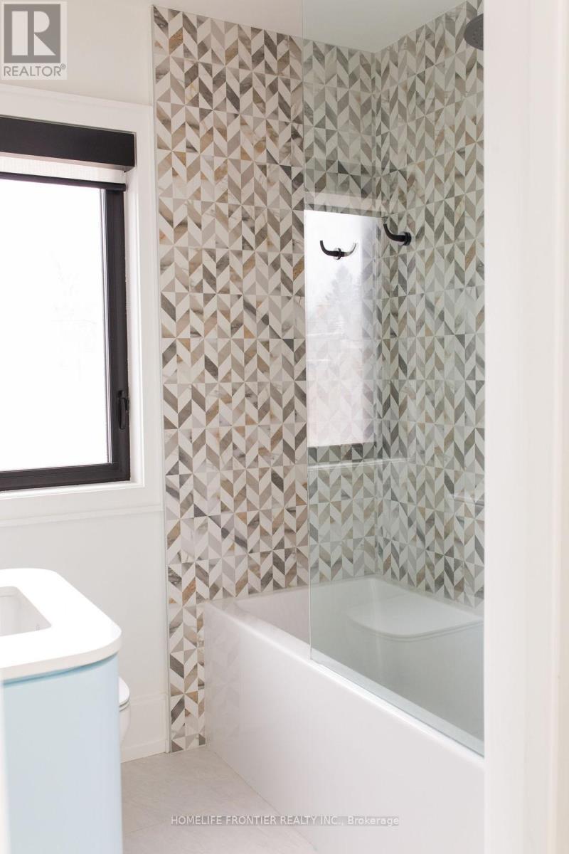 127 Glenvale Boulevard, Toronto, ON - Indoor Photo Showing Bathroom