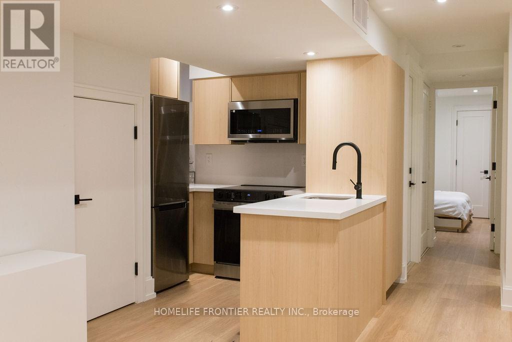 127 Glenvale Boulevard, Toronto, ON - Indoor Photo Showing Kitchen