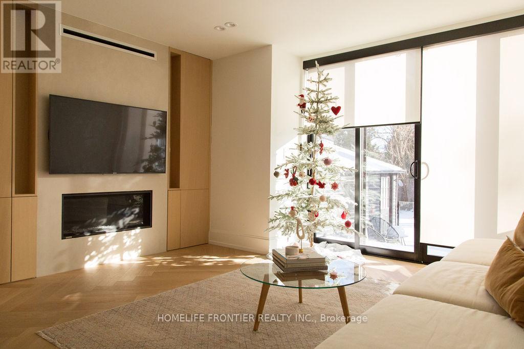 127 Glenvale Boulevard, Toronto, ON - Indoor Photo Showing Living Room With Fireplace