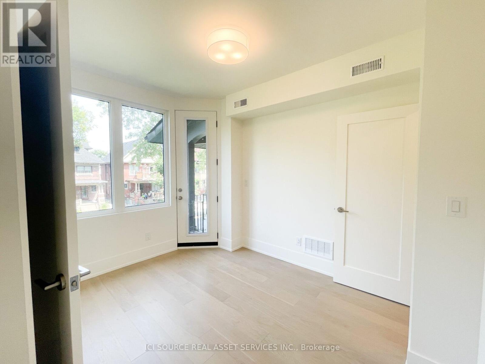 2 - 474 Palmerston Boulevard, Toronto, ON - Indoor Photo Showing Other Room