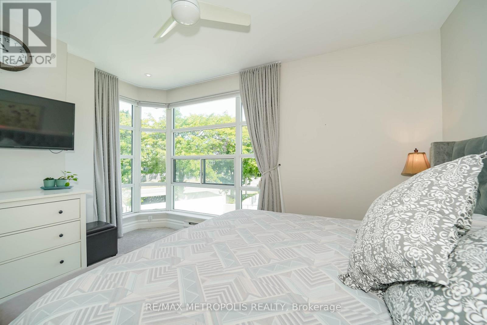 201 - 1 Watergarden Way, Toronto, ON - Indoor Photo Showing Bedroom