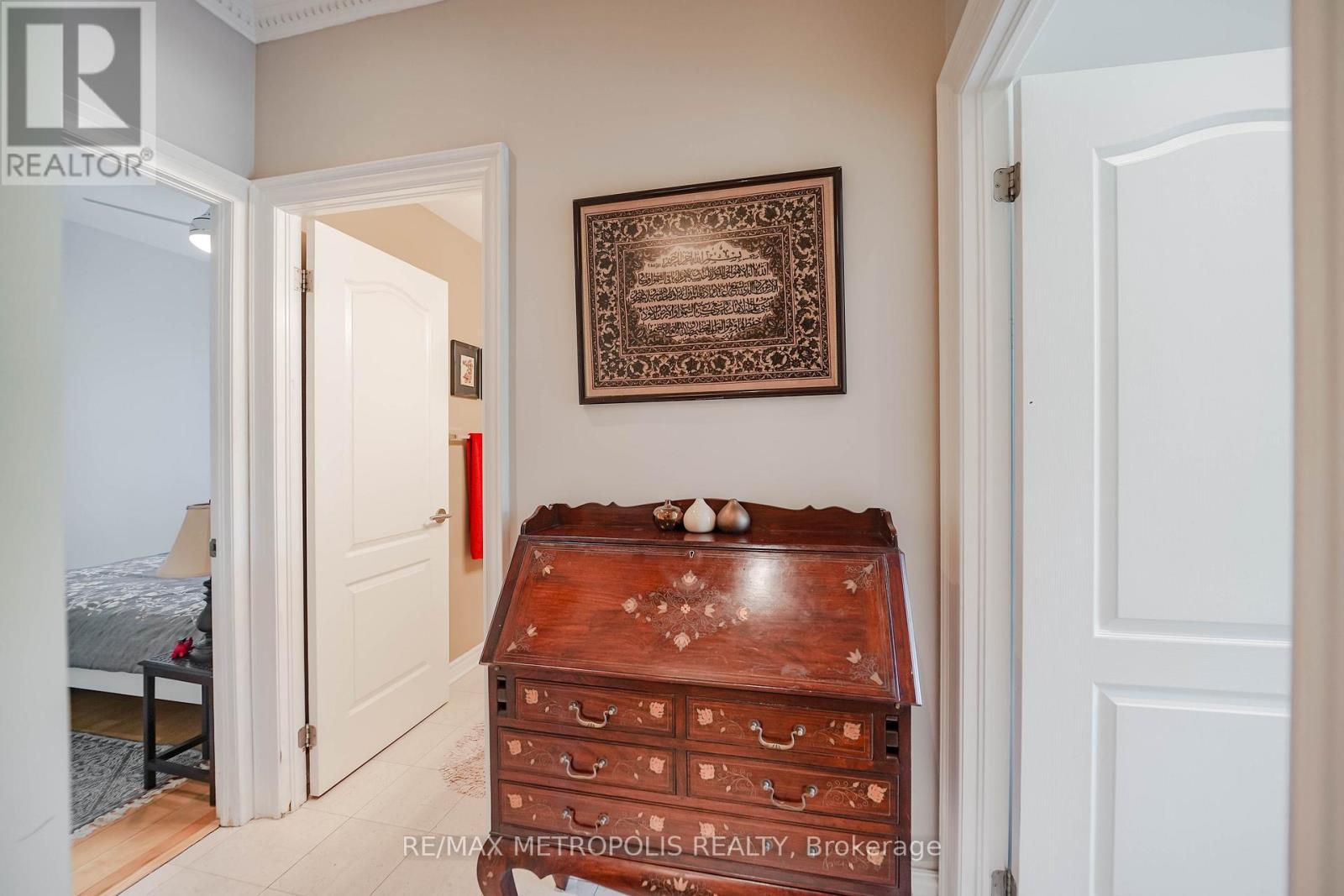 201 - 1 Watergarden Way, Toronto, ON - Indoor Photo Showing Other Room