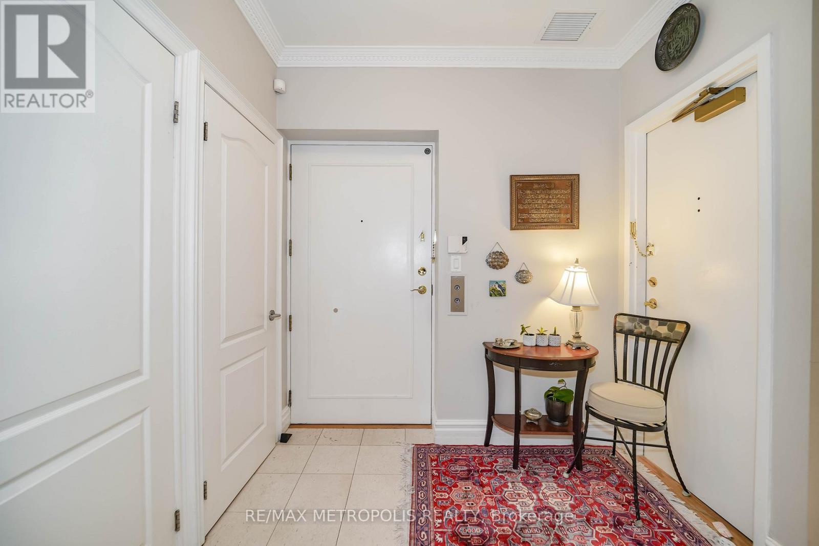 201 - 1 Watergarden Way, Toronto, ON - Indoor Photo Showing Other Room