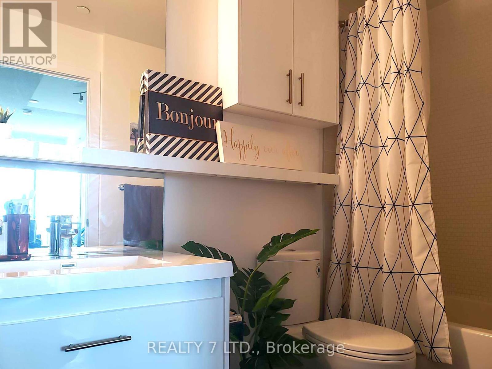 1207 - 128 Fairview Mall Drive, Toronto, ON - Indoor Photo Showing Bathroom