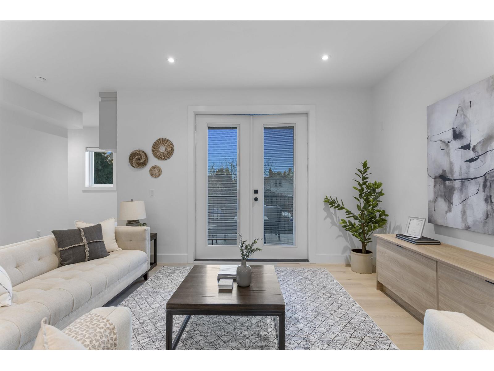 1 33586 Huggins Avenue, Abbotsford, BC - Indoor Photo Showing Living Room