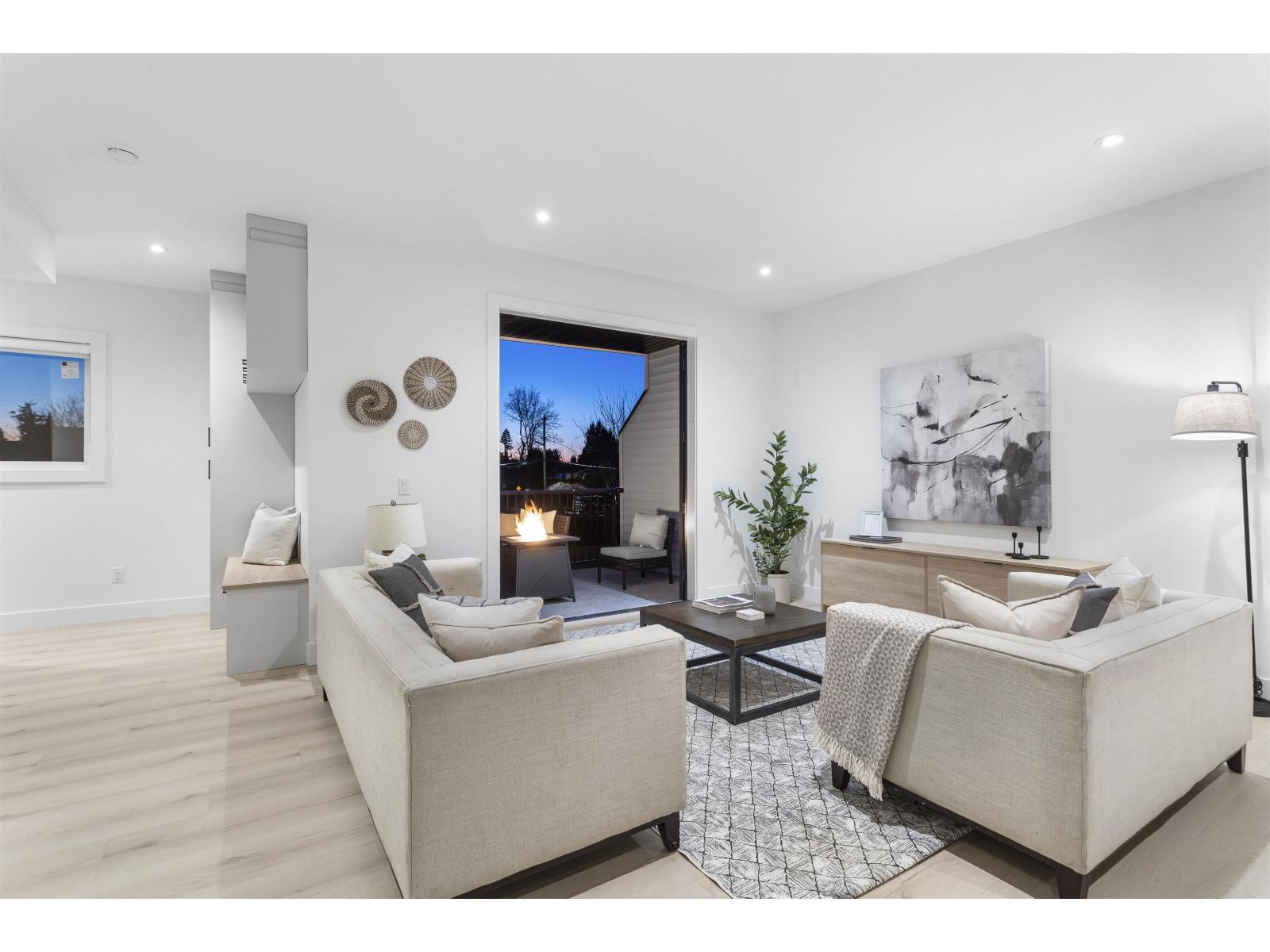 1 33586 Huggins Avenue, Abbotsford, BC - Indoor Photo Showing Living Room