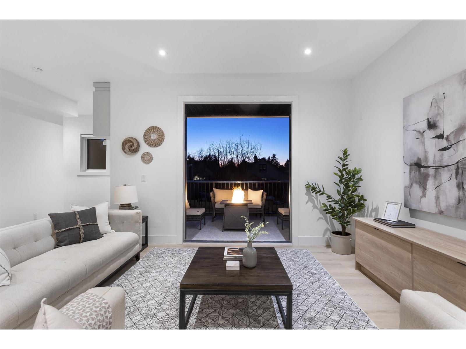 1 33586 Huggins Avenue, Abbotsford, BC - Indoor Photo Showing Living Room