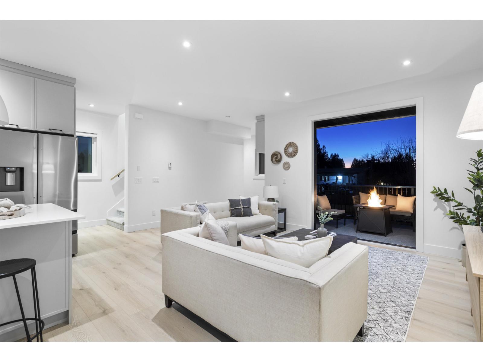 1 33586 Huggins Avenue, Abbotsford, BC - Indoor Photo Showing Living Room
