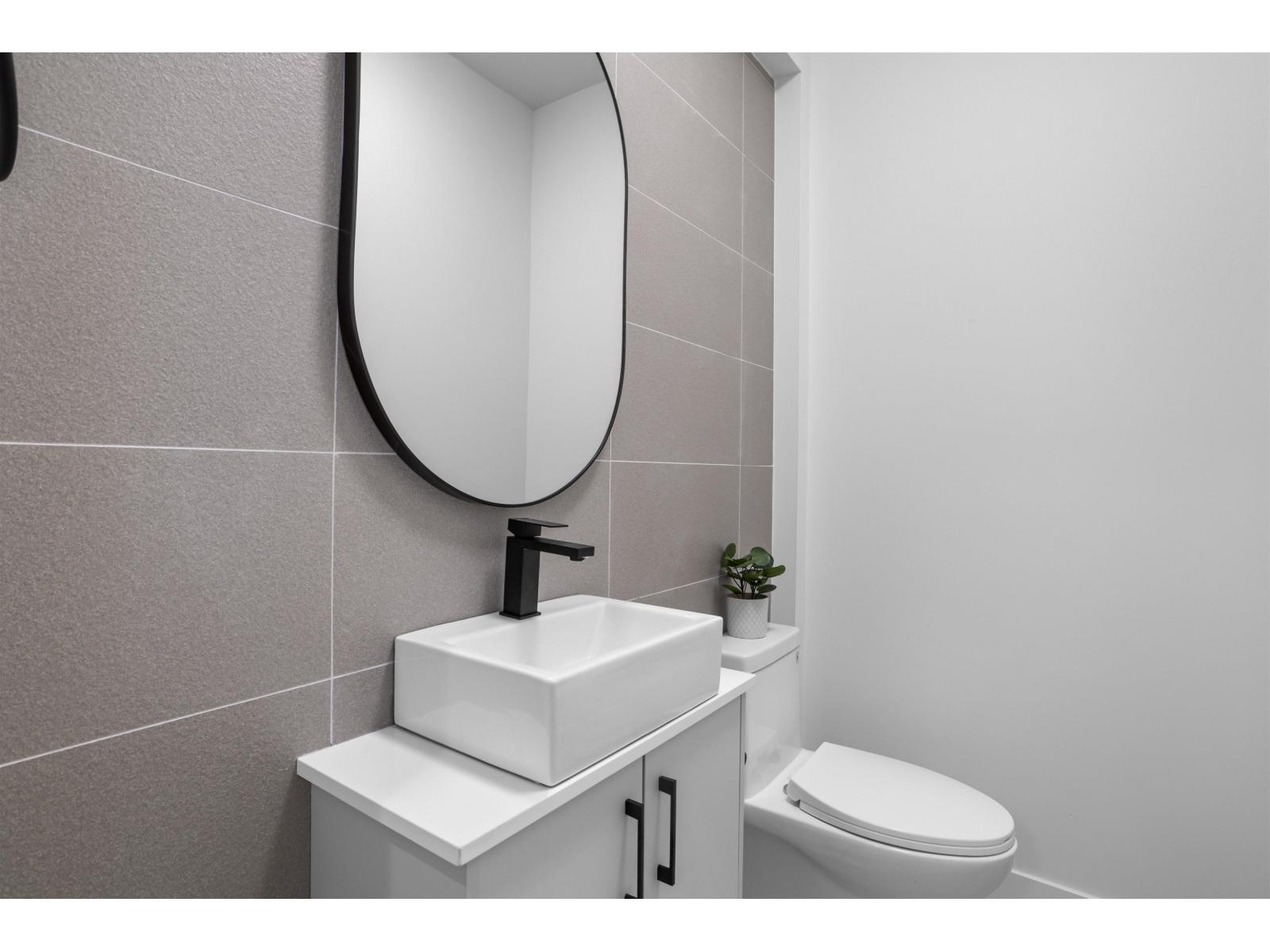 1 33586 Huggins Avenue, Abbotsford, BC - Indoor Photo Showing Bathroom