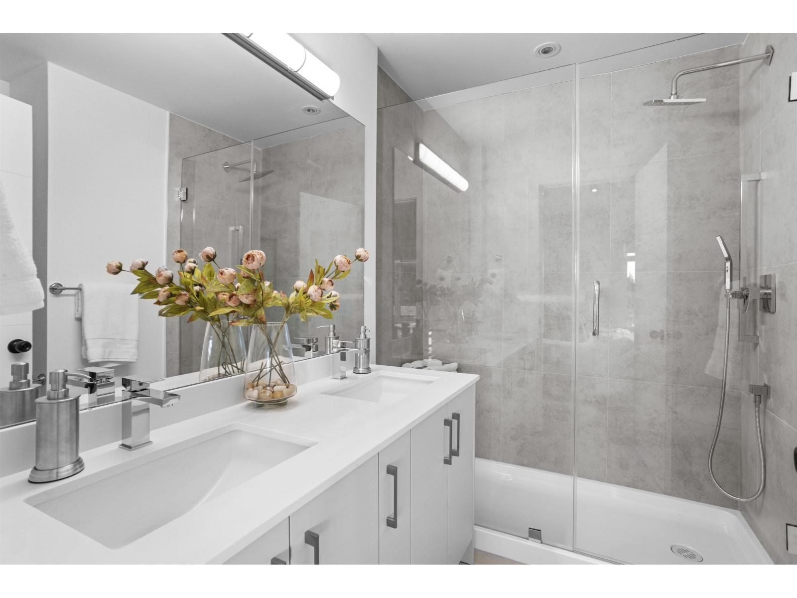 1 33586 Huggins Avenue, Abbotsford, BC - Indoor Photo Showing Bathroom