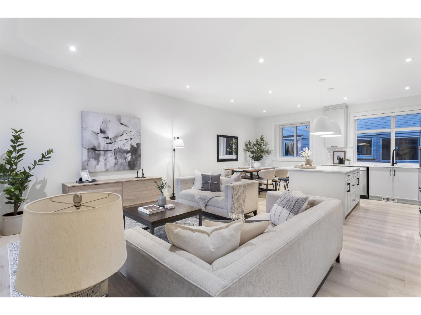 1 33586 Huggins Avenue, Abbotsford, BC - Indoor Photo Showing Living Room