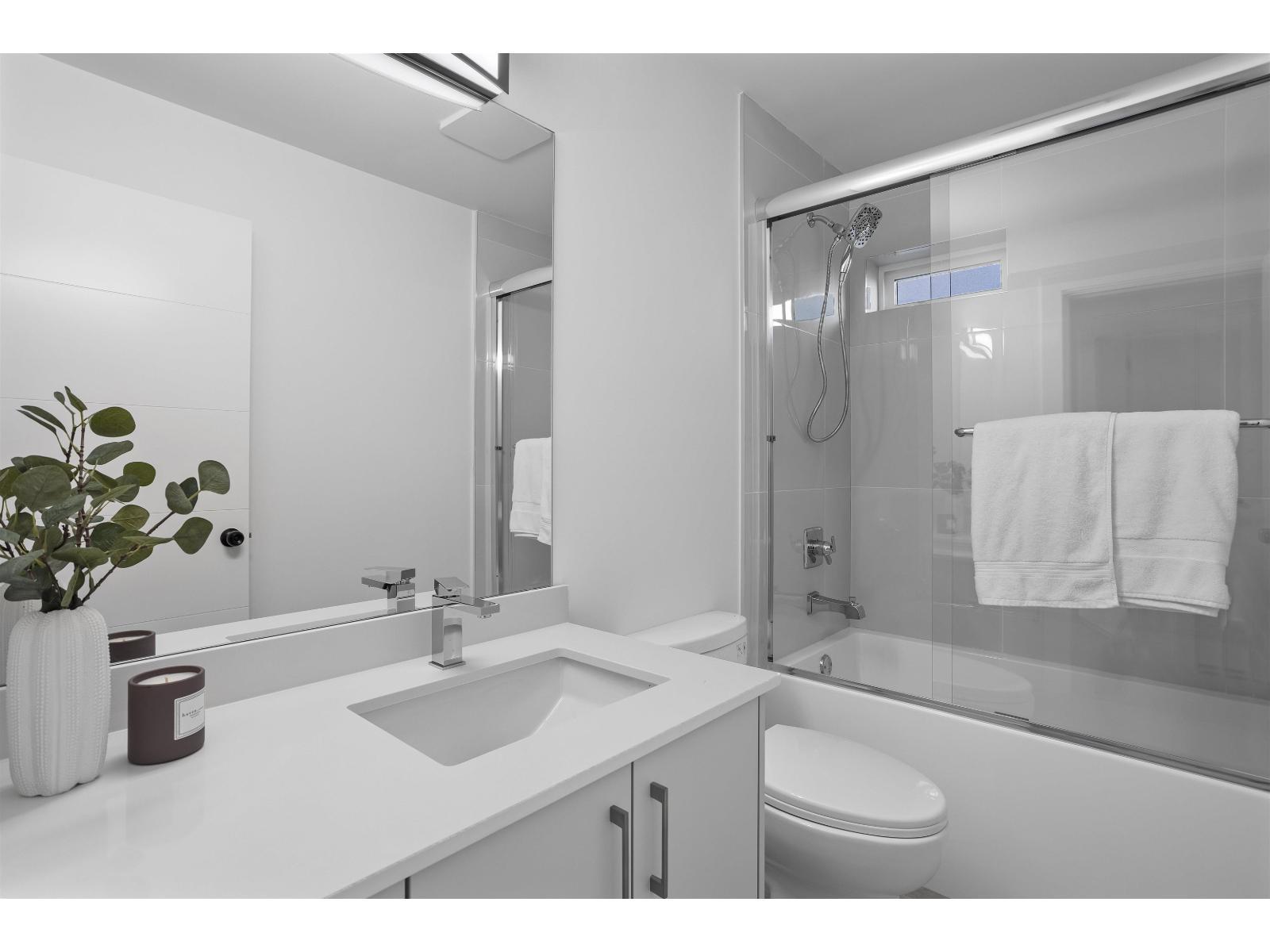 1 33586 Huggins Avenue, Abbotsford, BC - Indoor Photo Showing Bathroom