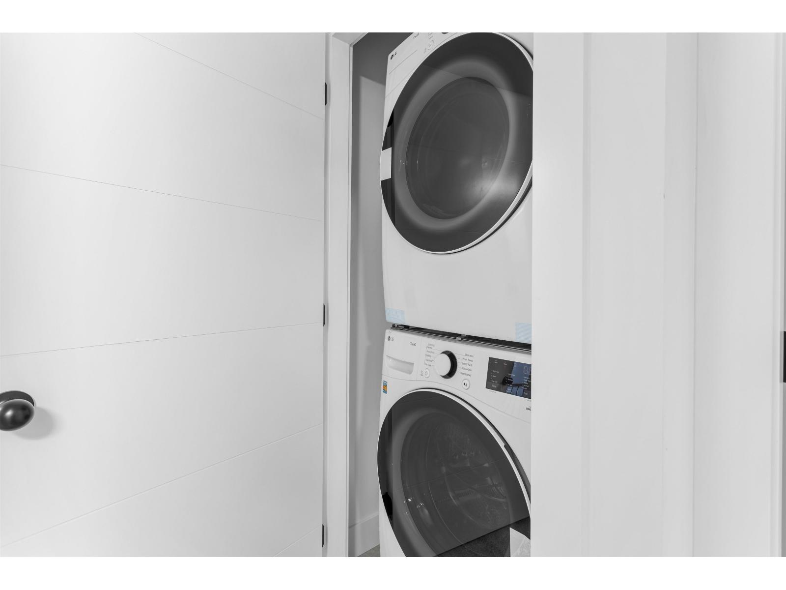 1 33586 Huggins Avenue, Abbotsford, BC - Indoor Photo Showing Laundry Room