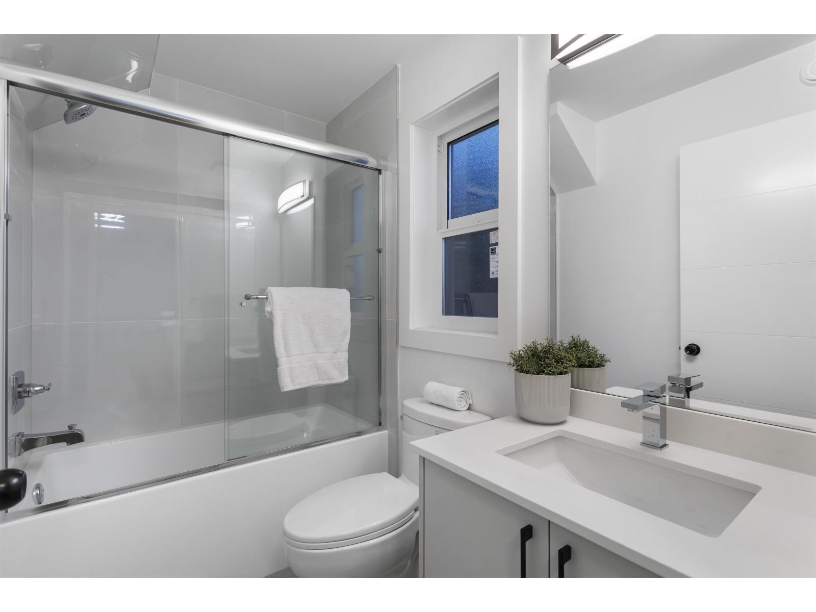 1 33586 Huggins Avenue, Abbotsford, BC - Indoor Photo Showing Bathroom