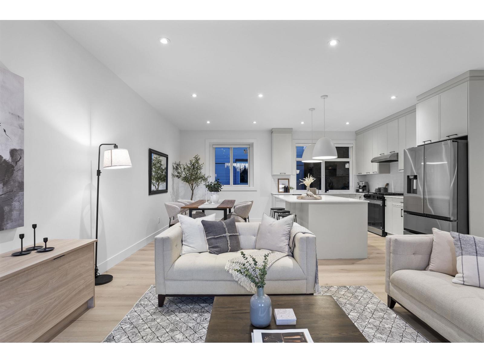 1 33586 Huggins Avenue, Abbotsford, BC - Indoor Photo Showing Living Room