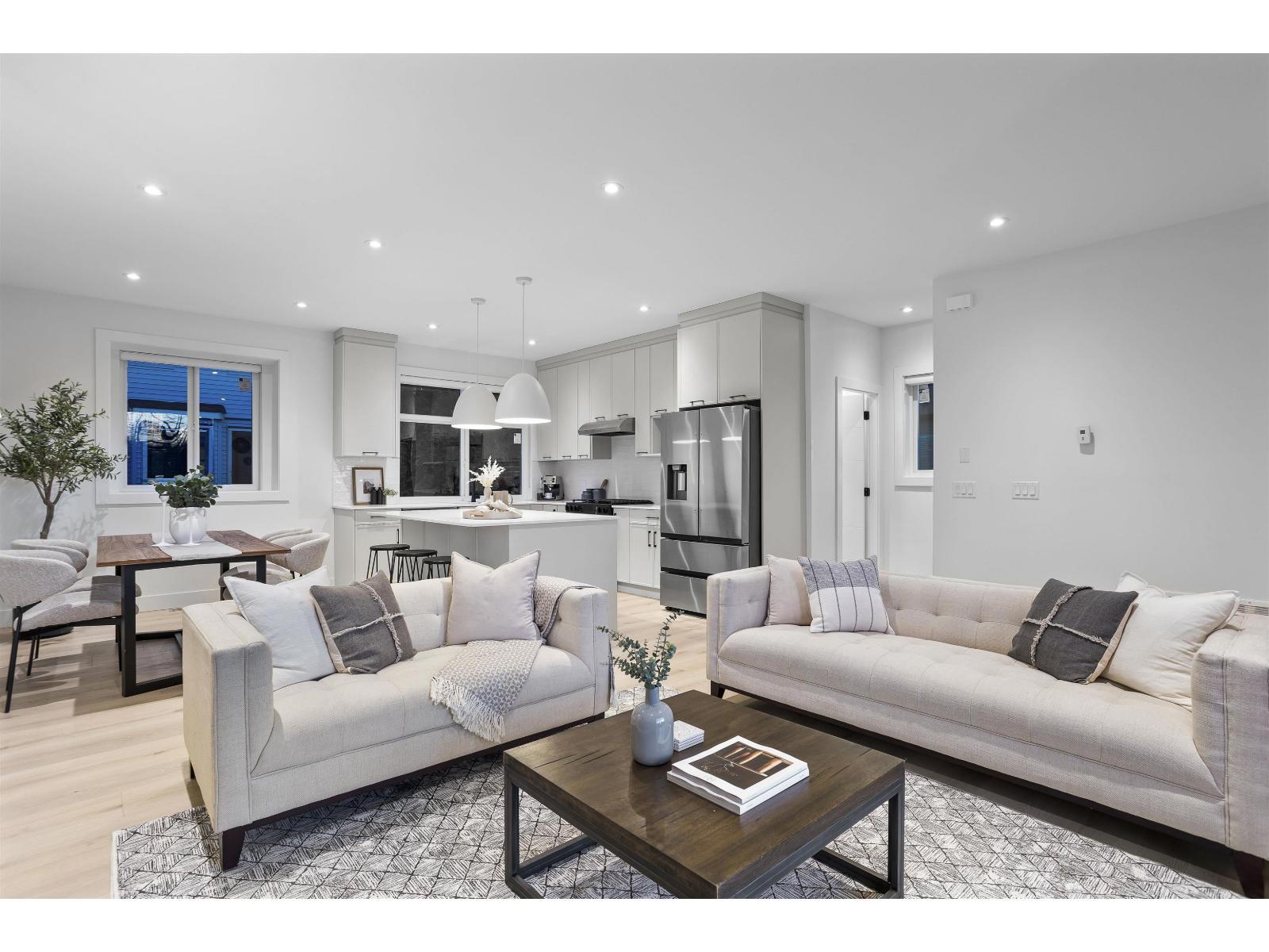 1 33586 Huggins Avenue, Abbotsford, BC - Indoor Photo Showing Living Room