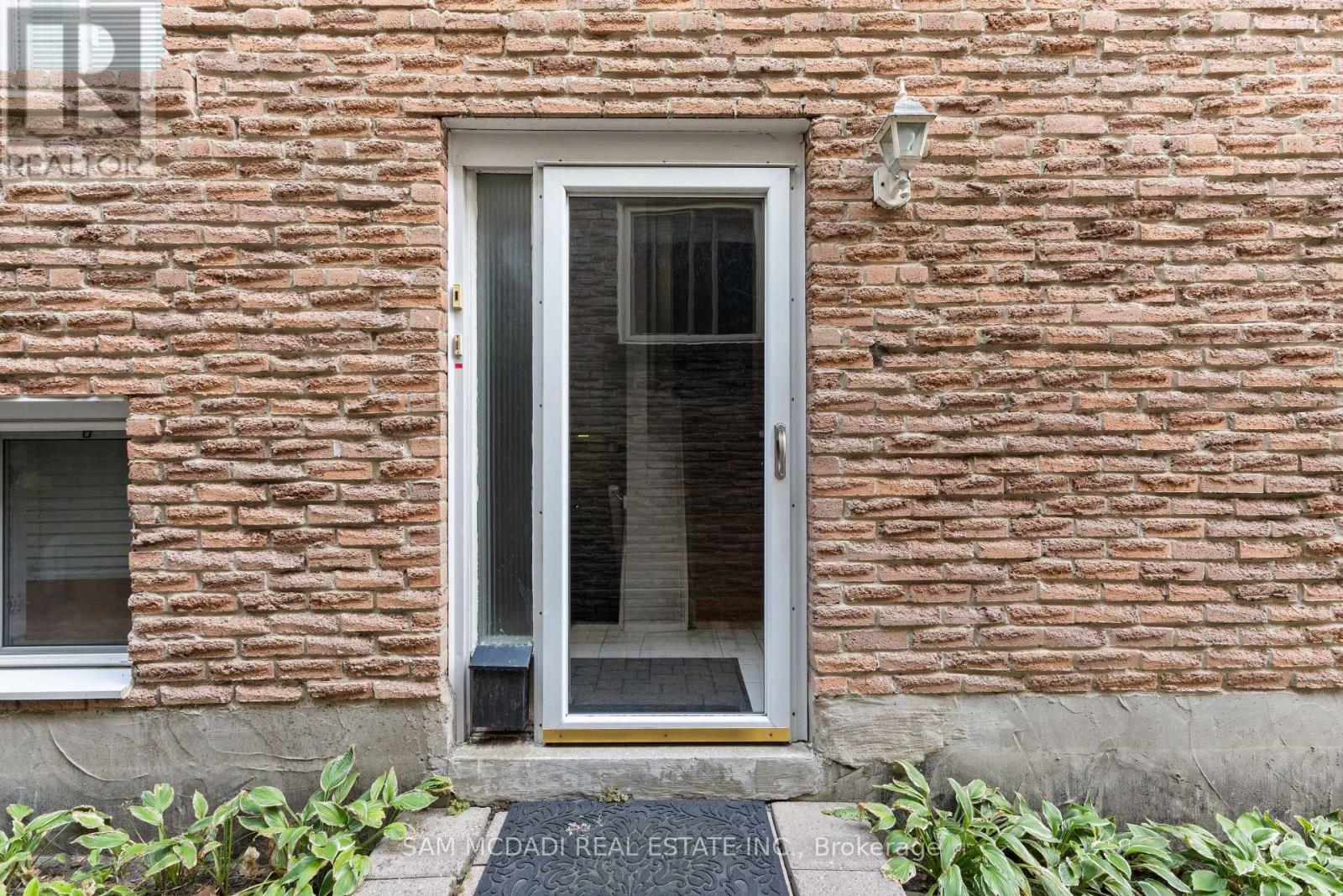 Lower - 26 Pine Avenue, Toronto, ON - Outdoor