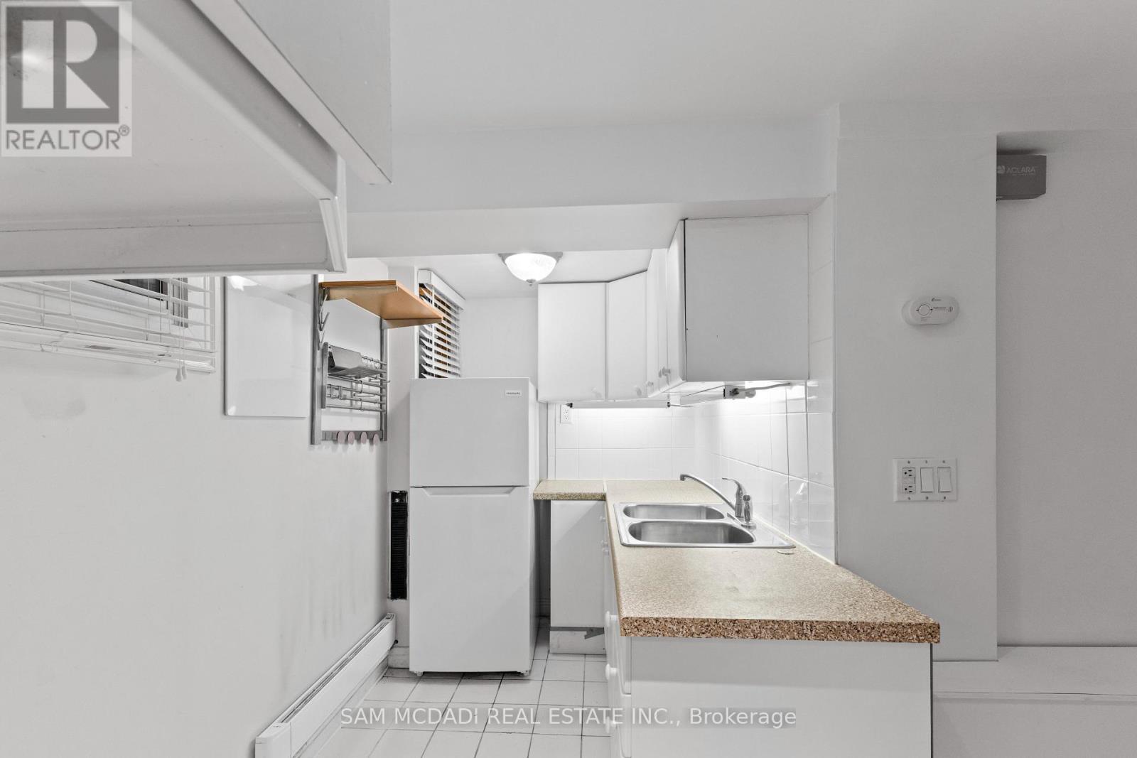 Lower - 26 Pine Avenue, Toronto, ON - Indoor Photo Showing Other Room