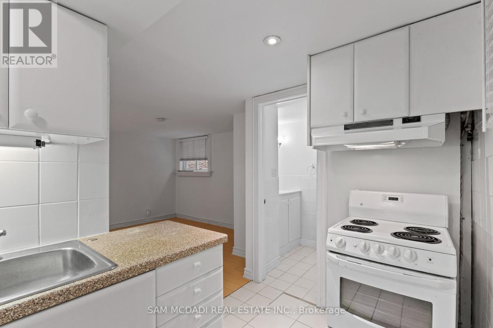 Lower - 26 Pine Avenue, Toronto, ON - Indoor Photo Showing Kitchen