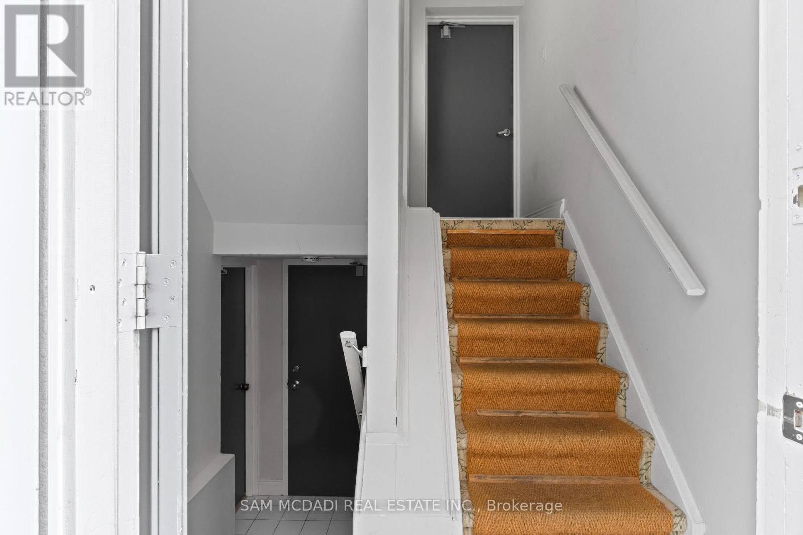 Lower - 26 Pine Avenue, Toronto, ON - Indoor Photo Showing Other Room