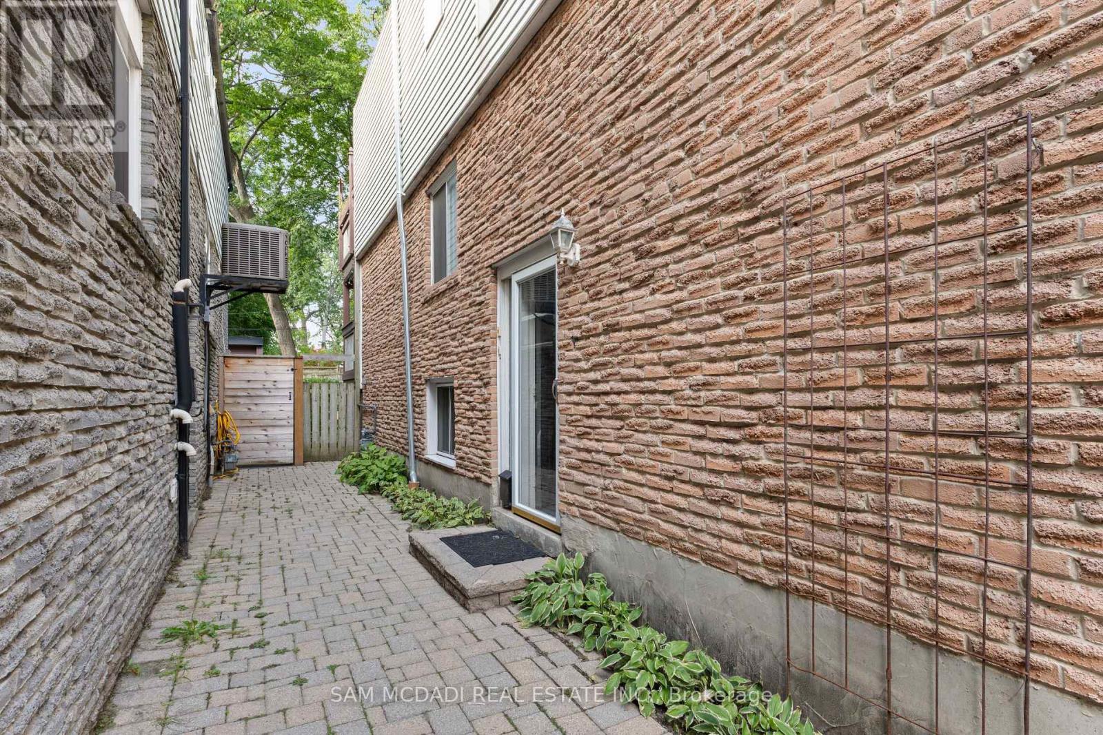 Lower - 26 Pine Avenue, Toronto, ON - Outdoor