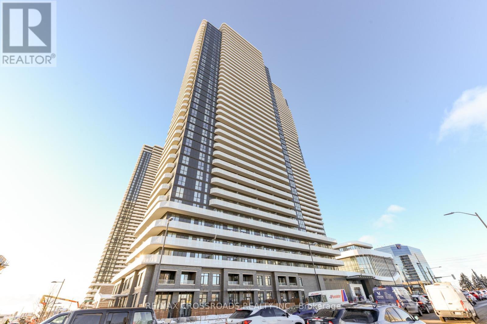 3908 - 8 Interchange Way, Vaughan, ON - Outdoor With Balcony With Facade