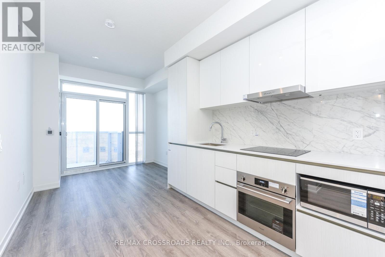3908 - 8 Interchange Way, Vaughan, ON - Indoor Photo Showing Kitchen