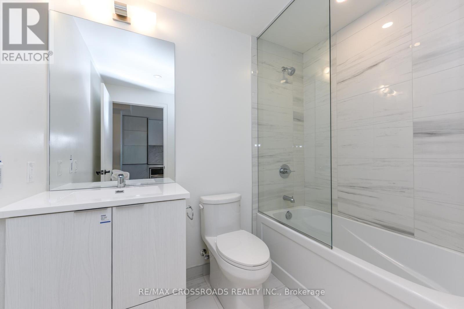 3908 - 8 Interchange Way, Vaughan, ON - Indoor Photo Showing Bathroom